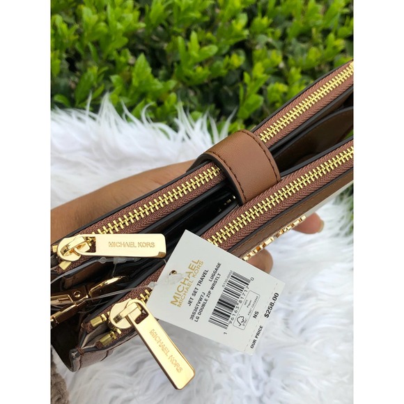 New 🎀 Michael Kors Medium Backpack & Double Zip  Wallet Set - Picture 14 of 16